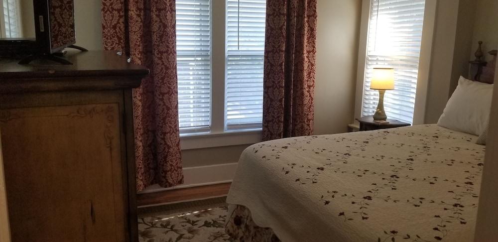 Belvedere Manor photo 55