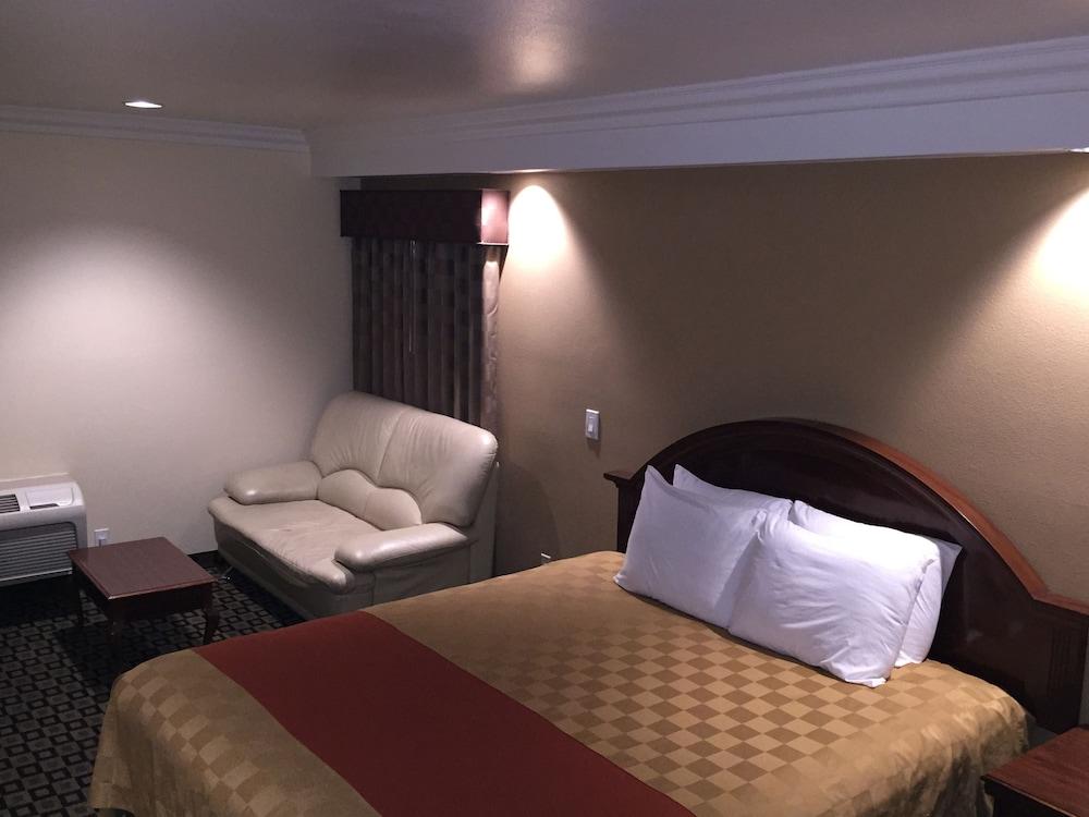 Ontario Inn & Suites photo 6