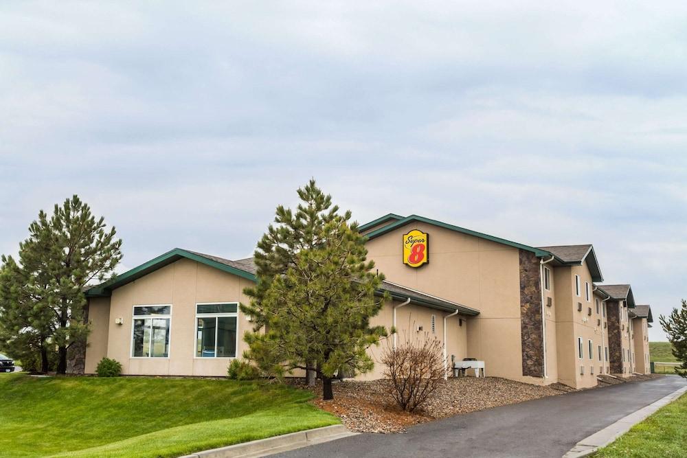 Super 8 by Wyndham Wheatland Wyoming — hotel in Wheatland