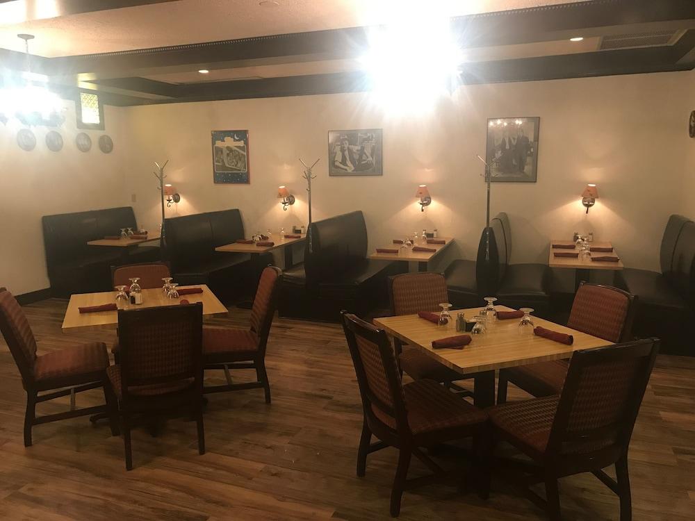 Ramada by Wyndham Albert Lea photo 82