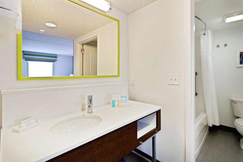 Hampton Inn & Suites Orlando Intl Dr N photo 11