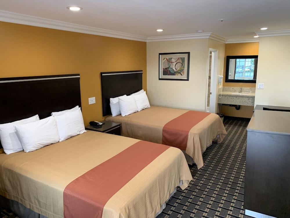 Ontario Inn & Suites photo 22