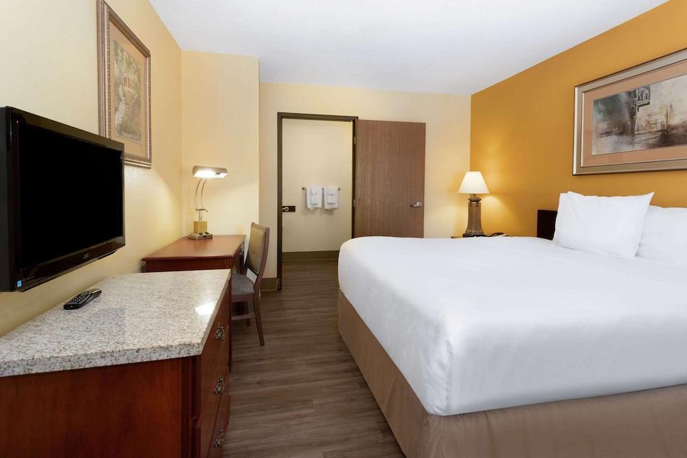Travelodge by Wyndham Albuquerque East photo 27