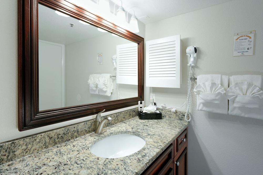 Parc Corniche Condominium Suite Hotel photo 32