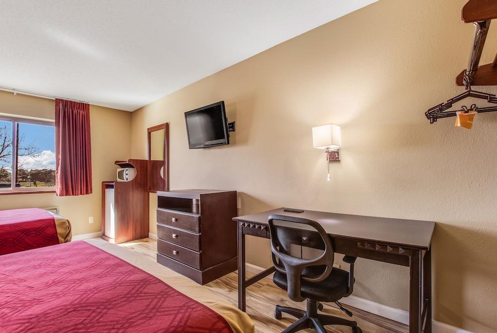 Econo Lodge Shelbyville photo 17