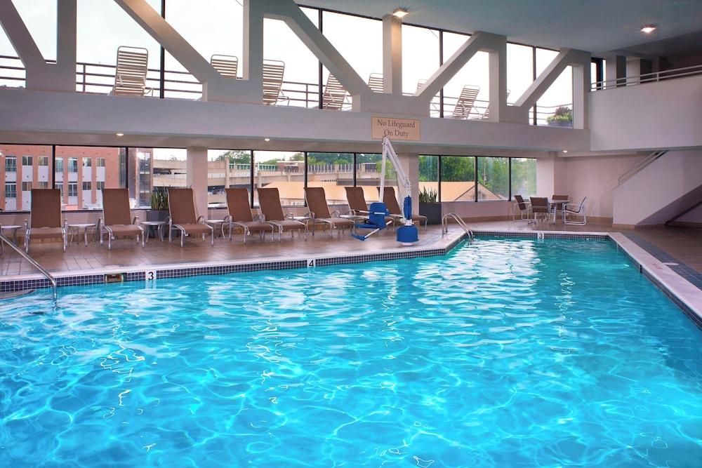 Marriott East Lansing at University Place photo 8