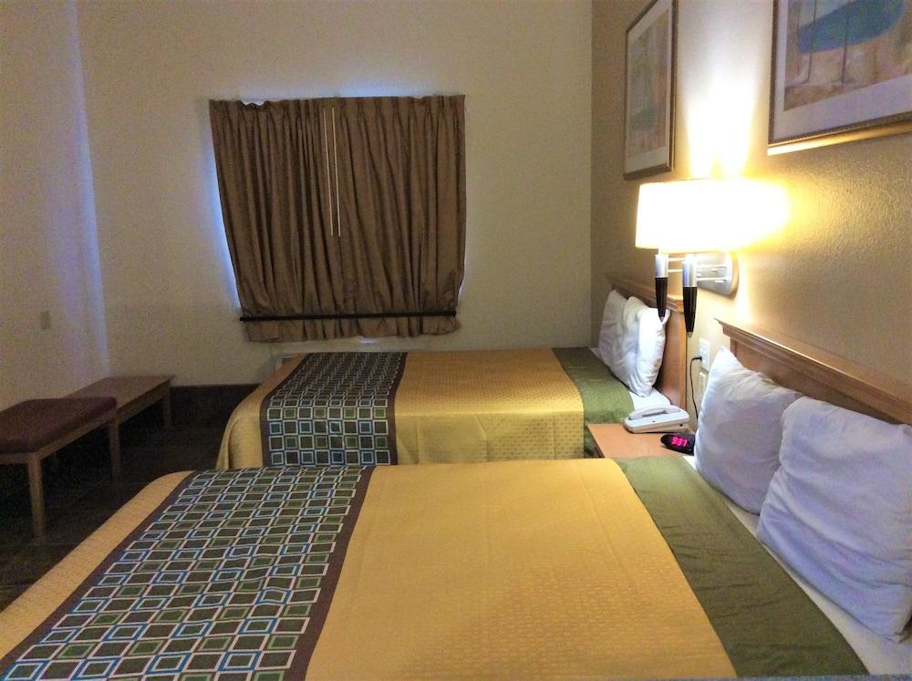 Texas Inn Weslaco photo 7