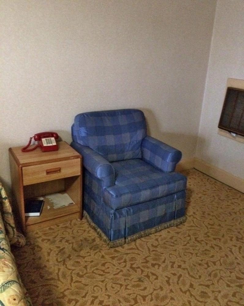 Budget Inn photo 7