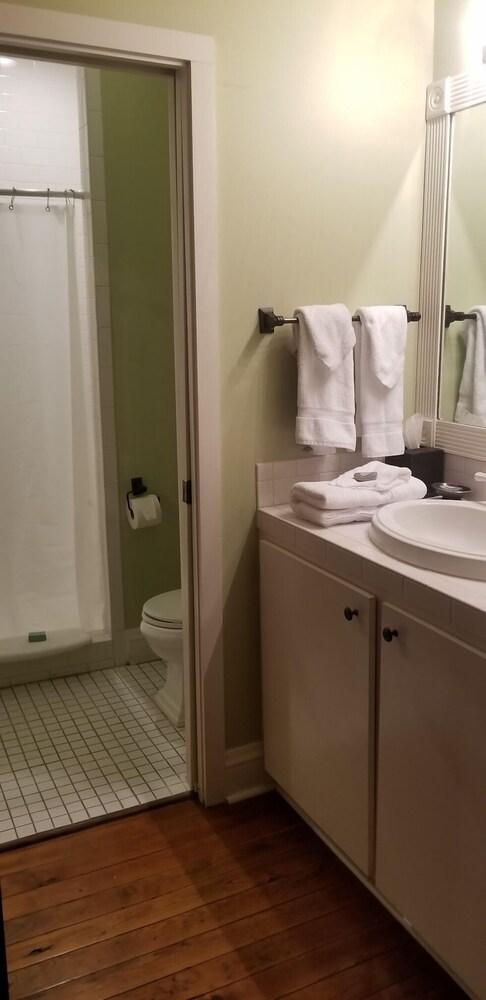 Downtown Guest Quarters Hotel photo 24
