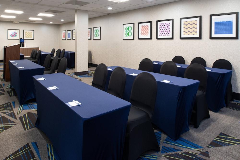 Holiday Inn Express & Suites Los Angeles Downtown West by IHG photo 41