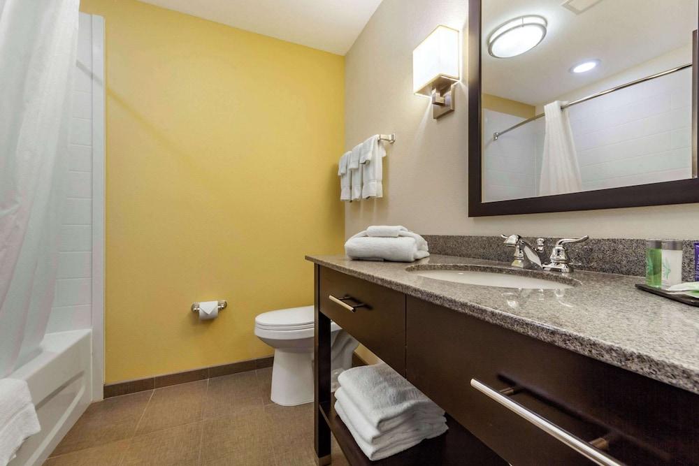 Sleep Inn & Suites Fargo Medical Center photo 25