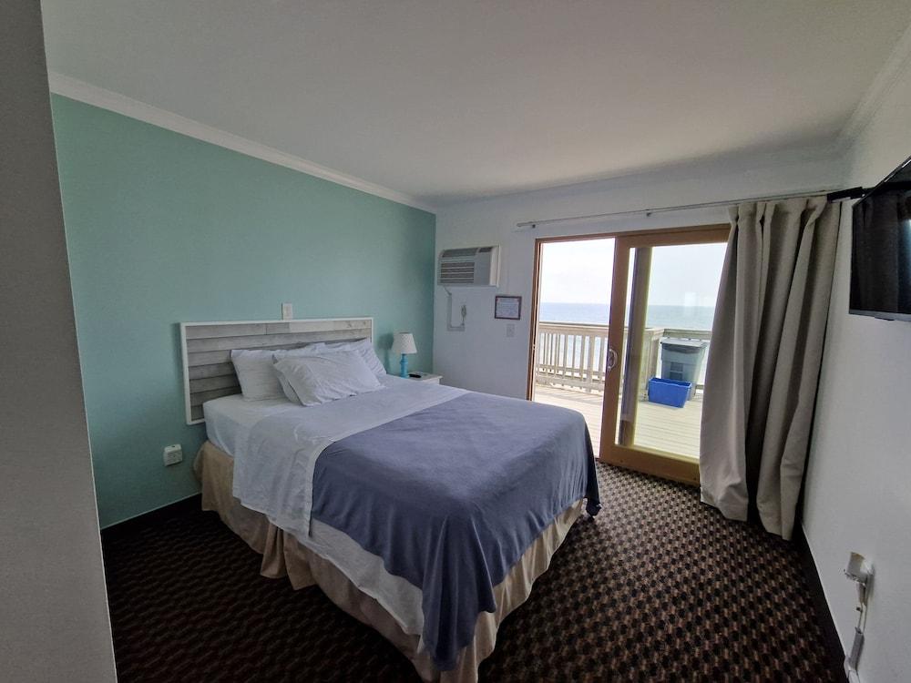 Sandcastle Beachfront Inn photo 13