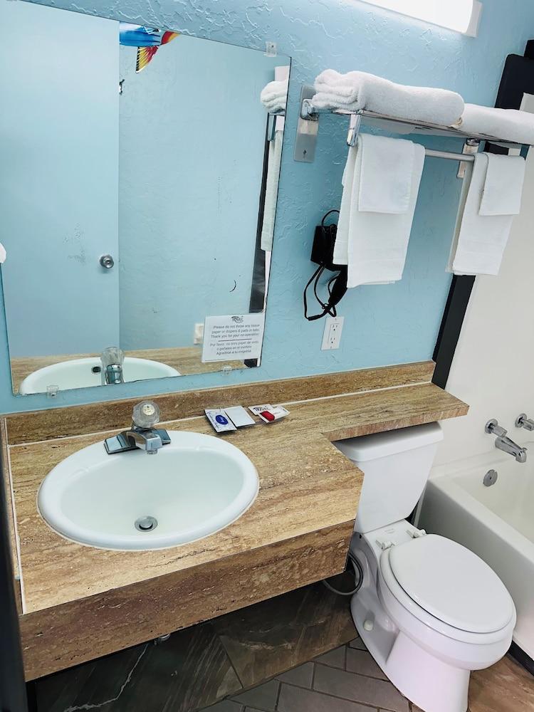Travel Inn & Suites photo 17