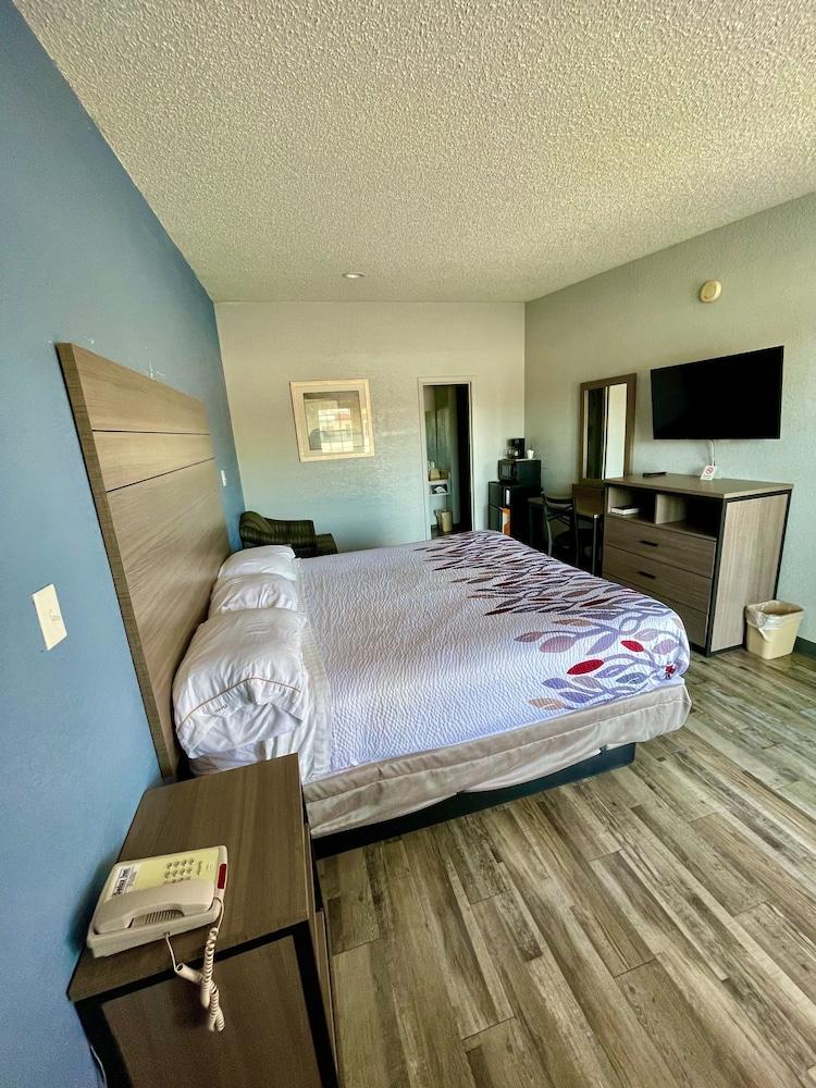 Delux Inn photo 10