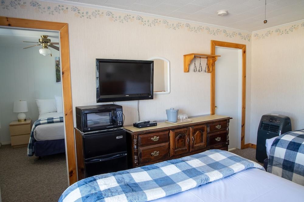 Isleview Motel and Cottages photo 24