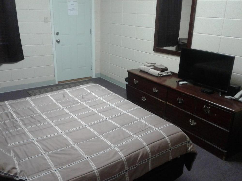 Dighton Inn photo 11