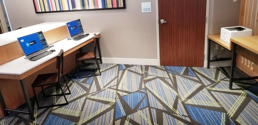Holiday Inn Express & Suites Troy by IHG photo 63