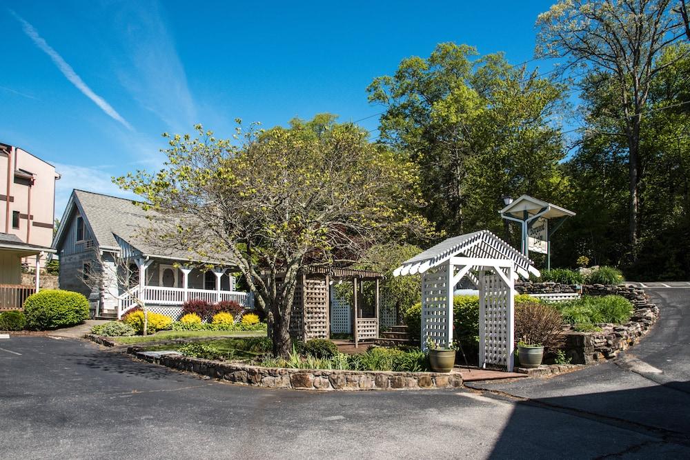 Boxwood Lodge photo 68
