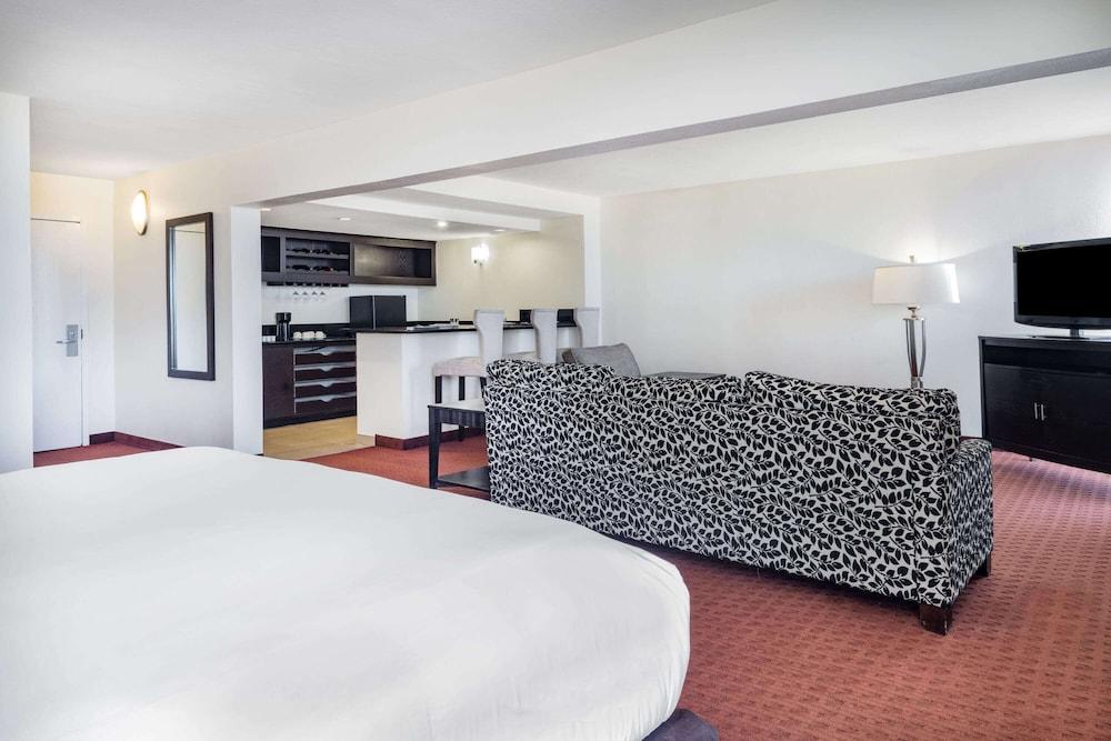 Wyndham Sacramento photo 8