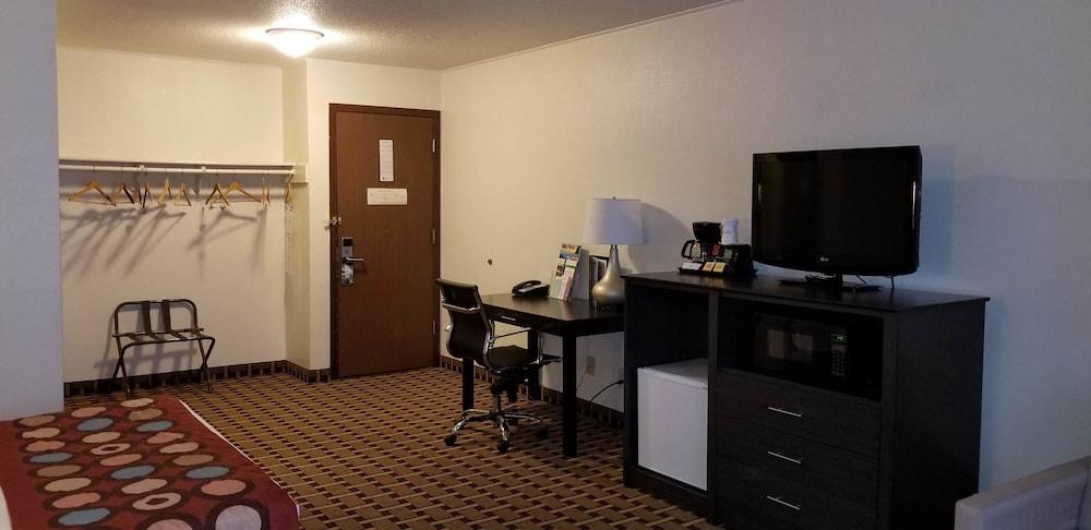 Super 8 by Wyndham Ashland photo 21