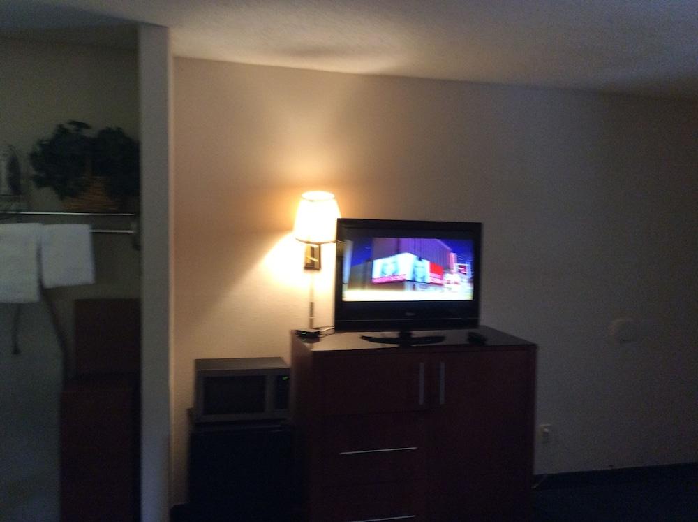 Days Inn by Wyndham York Alabama photo 27
