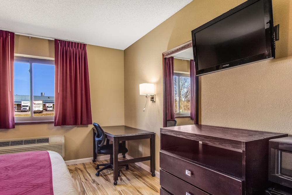 Econo Lodge Shelbyville photo 9