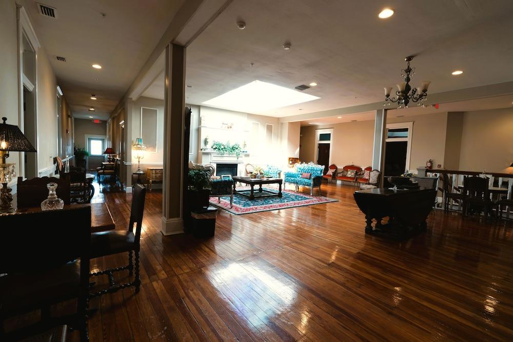 Oak Tree Hotel photo 15