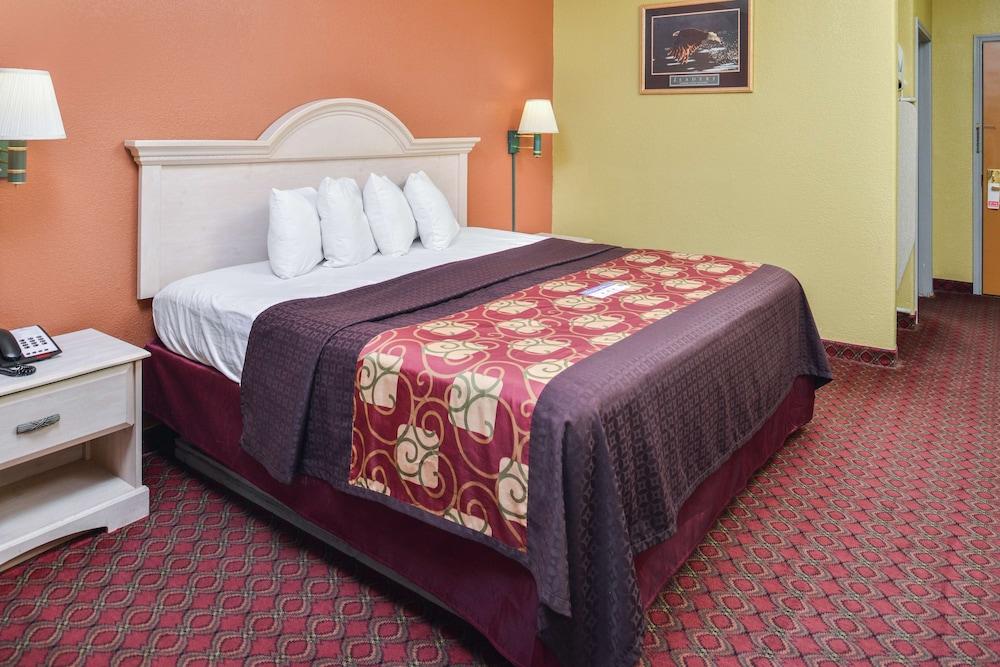 Americas Best Value Inn Houston at FM 1960 & I-45 photo 9