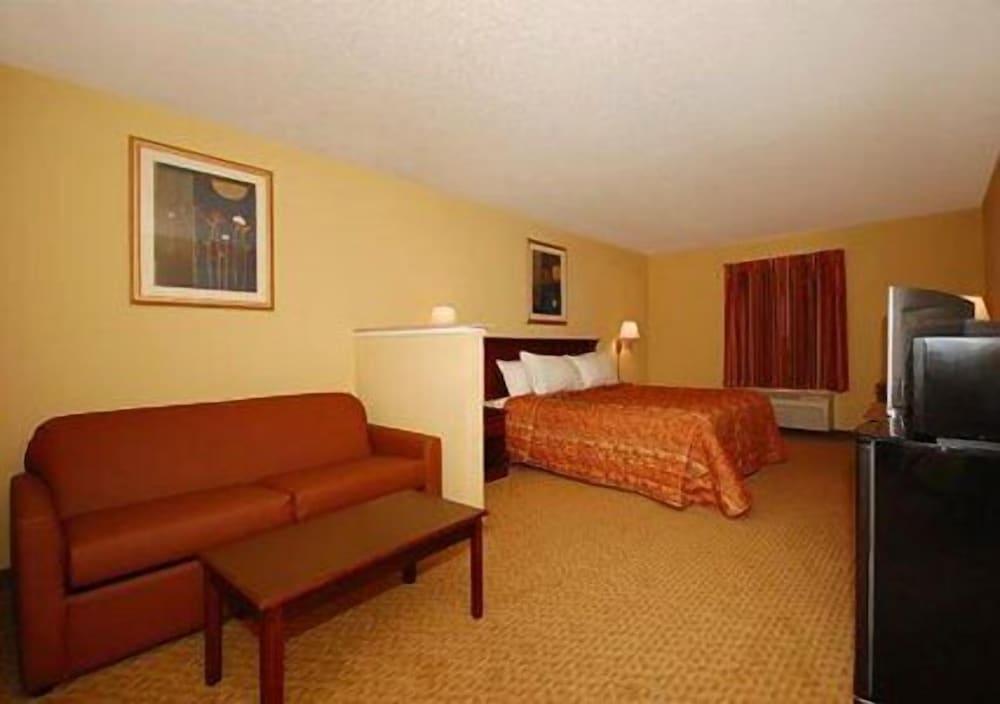 Country Hearth Inn & Suites photo 33