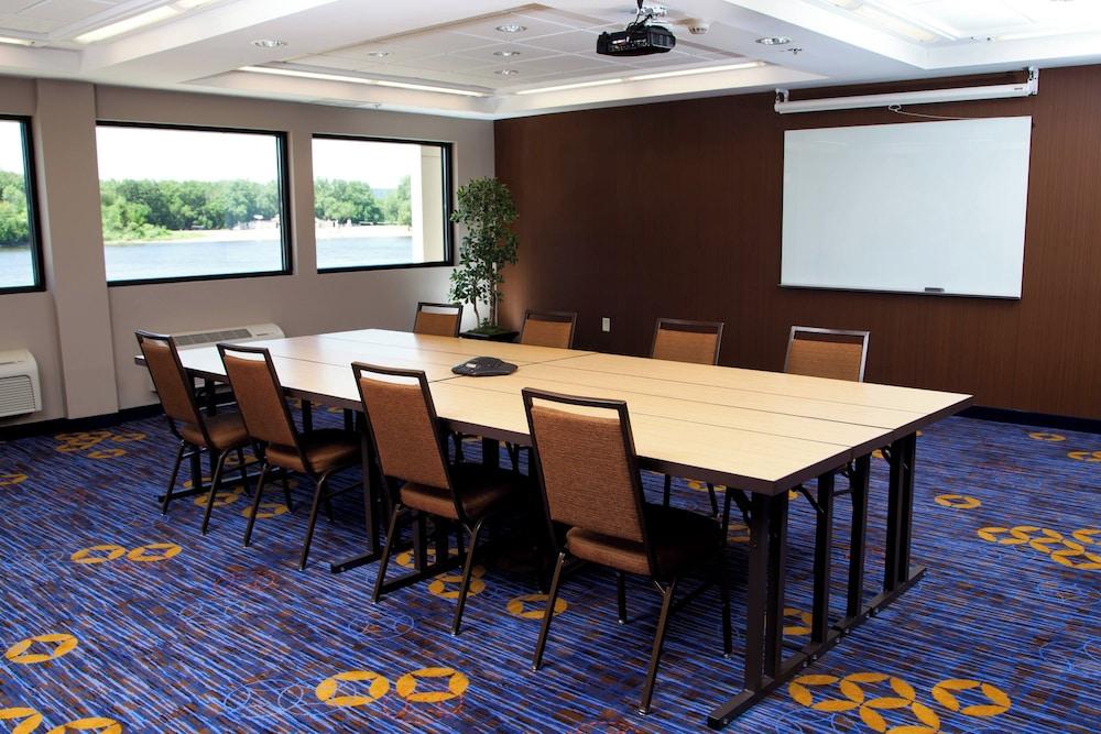 Courtyard by Marriott La Crosse photo 68
