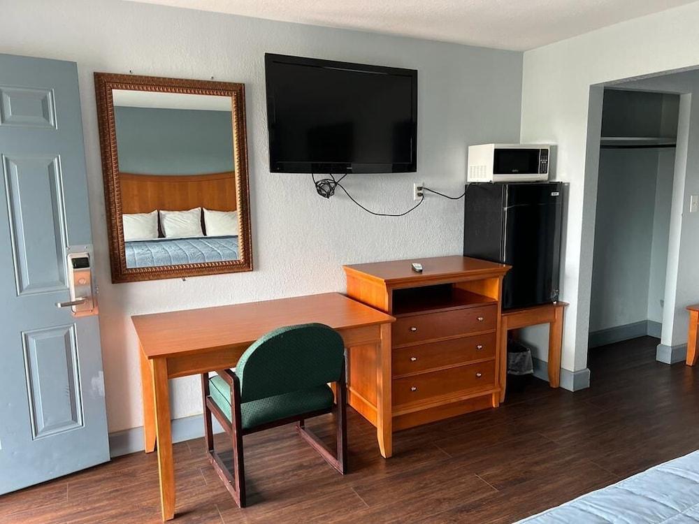 Holiday Motel photo 10