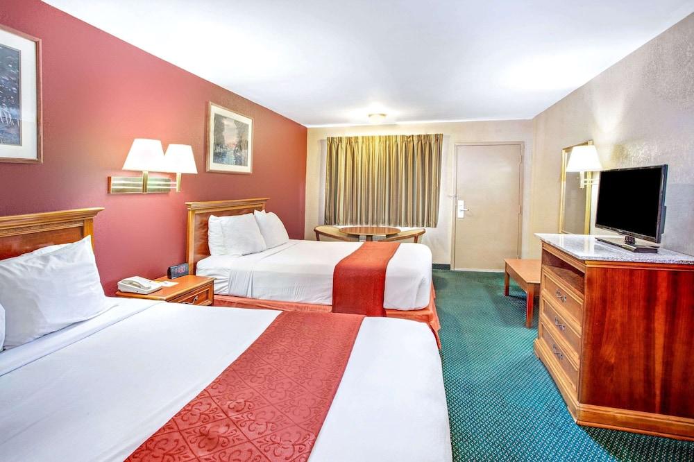 Days Inn by Wyndham Kennesaw photo 11