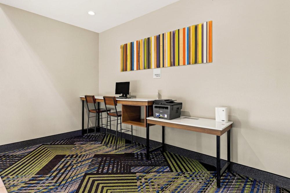 Holiday Inn Express Hotel & Suites Okmulgee by IHG photo 5