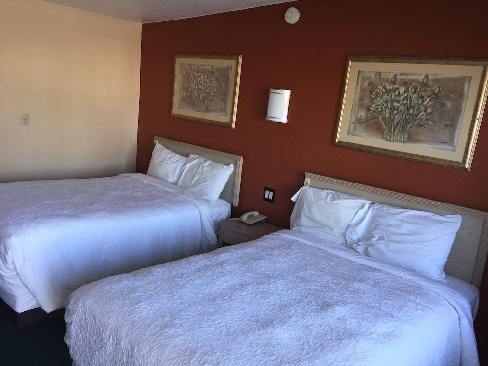 Desert Inn photo 8