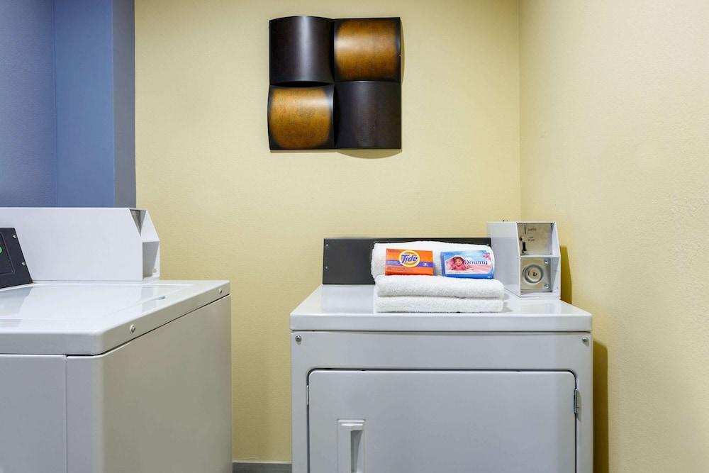 Days Inn & Suites by Wyndham Euless DFW Airport South photo 15