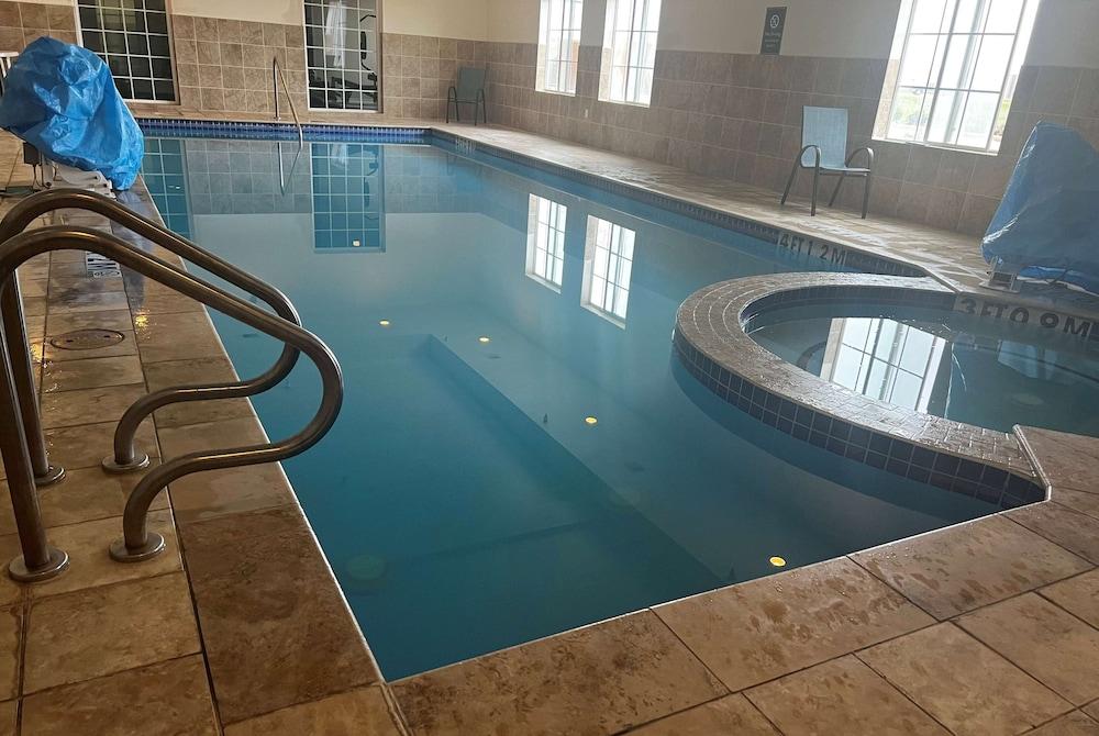 Baymont by Wyndham Brenham photo 43
