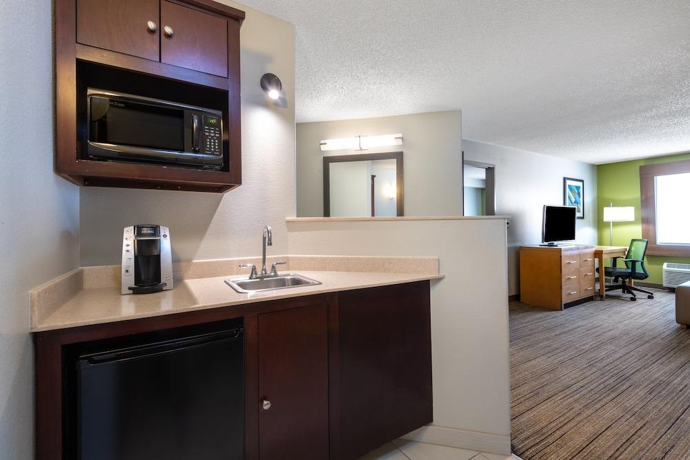 Holiday Inn Express & Suites Wheat Ridge-Denver West by IHG photo 40