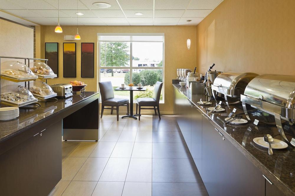 Residence Inn Cedar Rapids photo 14