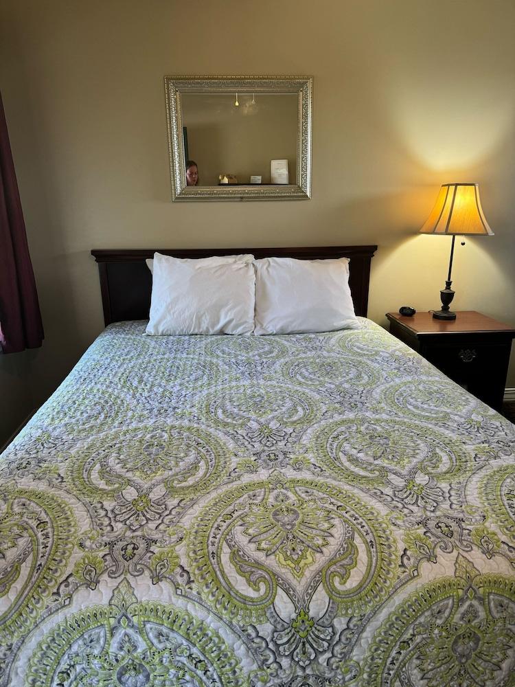 Carlton Marion Inn photo 45