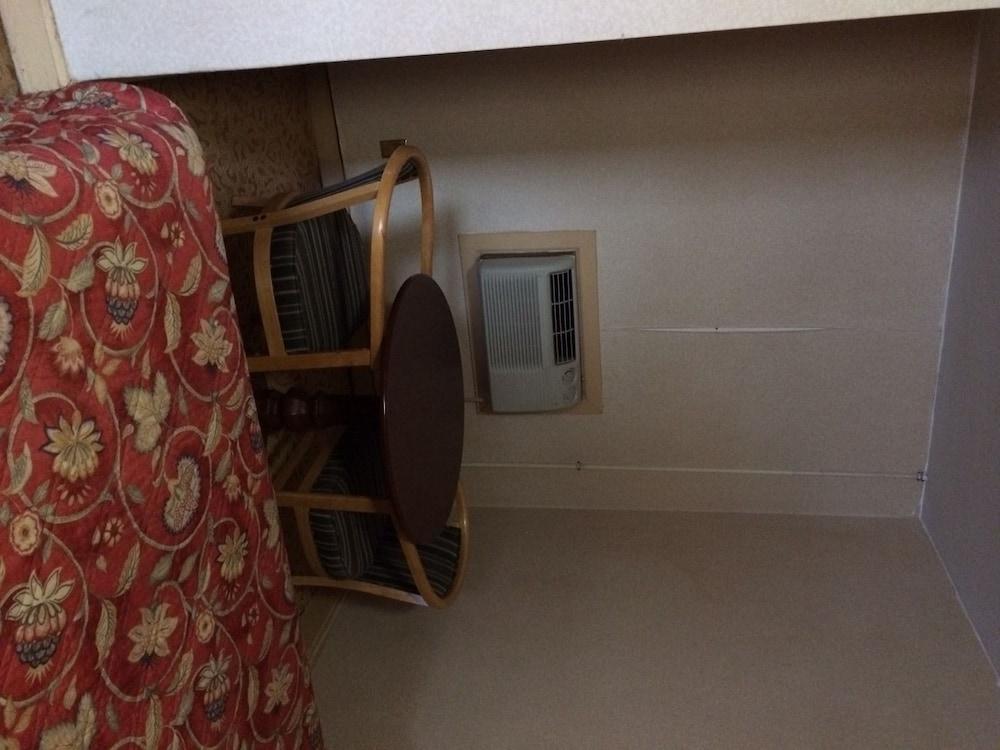 Budget Inn photo 10