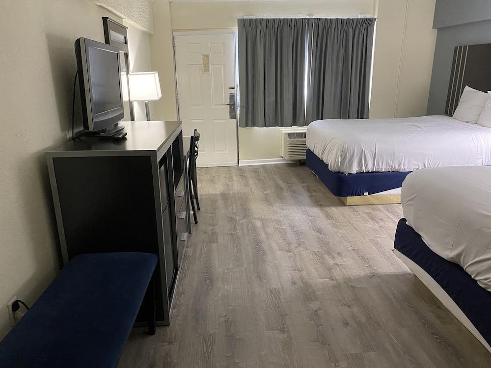 Red Carpet Inn & Suites photo 18