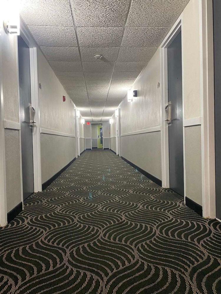 Quality Inn Huron photo 28