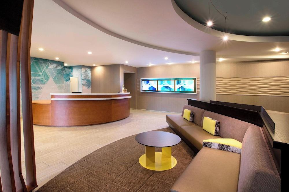 Springhill Suites Marriott Airport photo 2