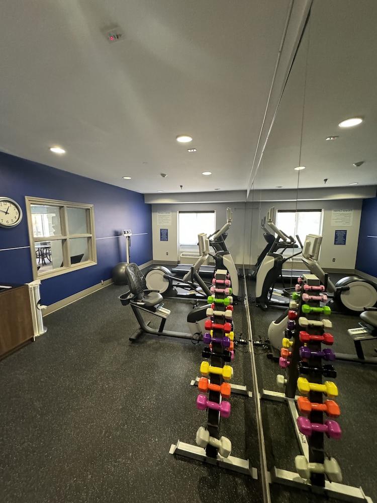 Holiday Inn Express Hotel & Suites Cullman by IHG photo 21