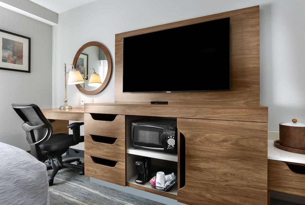 Hampton Inn Charlotte-Belmont at Montcross photo 4