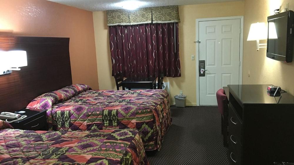 Redwood Inn and Suites photo 3