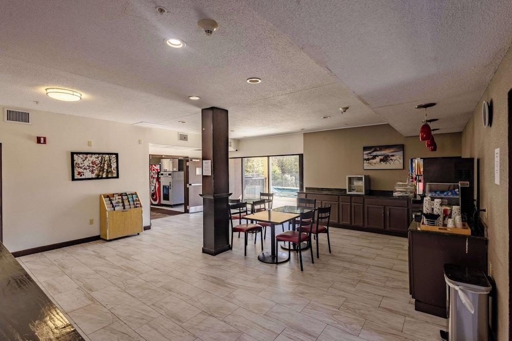 Clarion Pointe photo 5