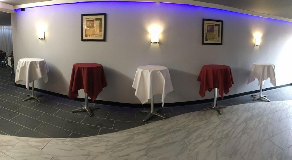 Days Inn by Wyndham Southern Hills/ORU photo 73