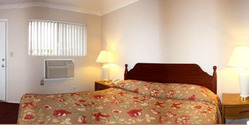 Sunset Inn and Suites photo 5