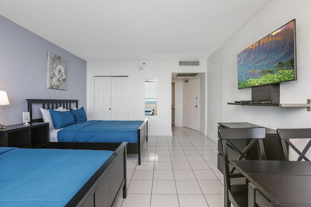 Castle Beach Suites by MiaRentals photo 45